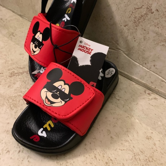 Mickey Mouse flip flops red and black size 5/6c - Picture 3 of 4